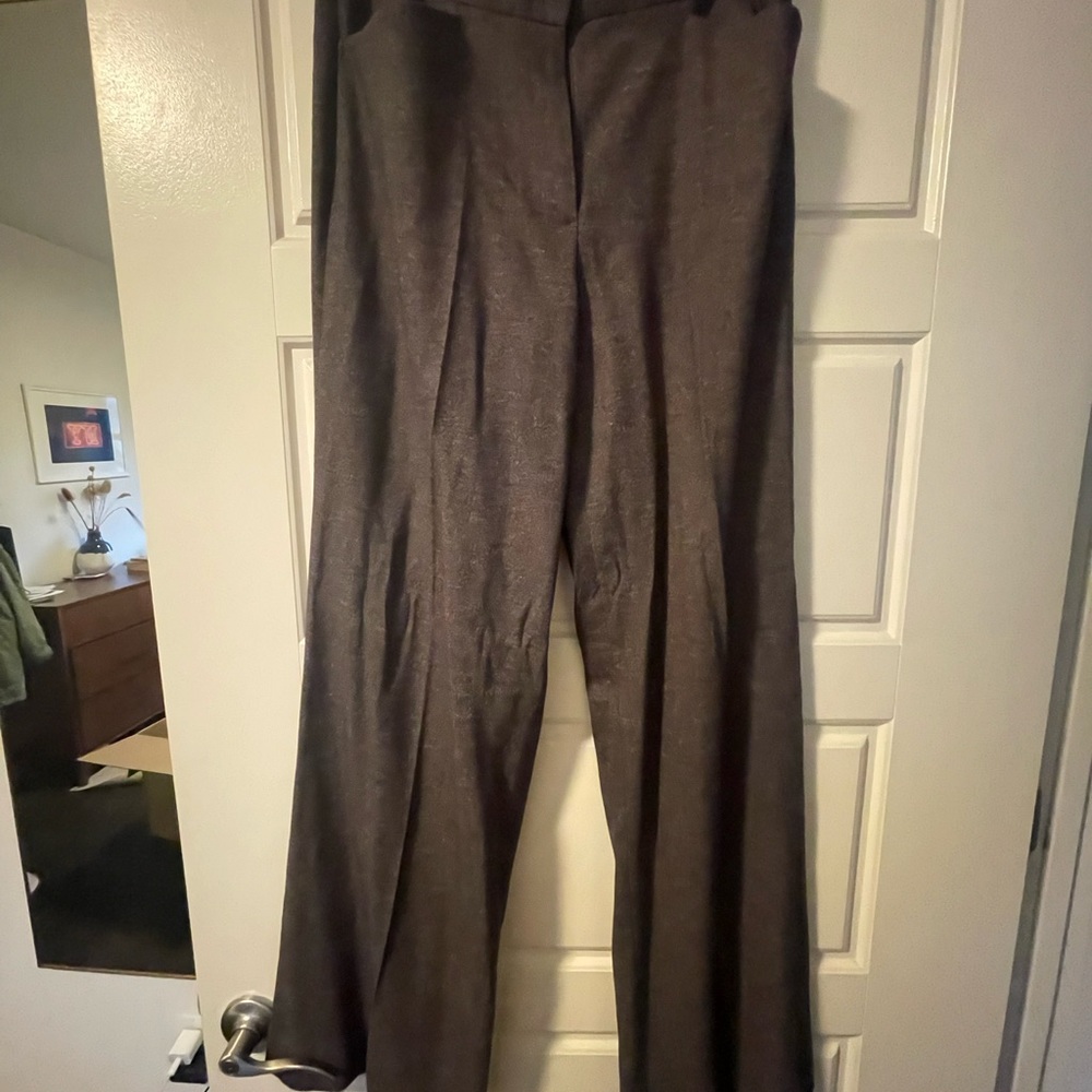Tahari size 8 trouser brown new without tags great condition